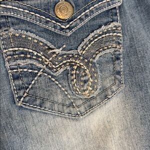 Wallflower Embroidered Back Flap Pockets Faded Blue Cropped Jeans Raw Hem S 13